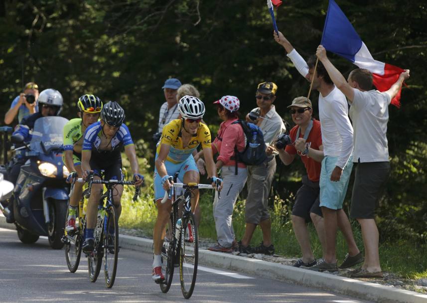 A 3,3 km dal traguardo Nibali  con Majka e Konig quando decide di allungare. Reuters